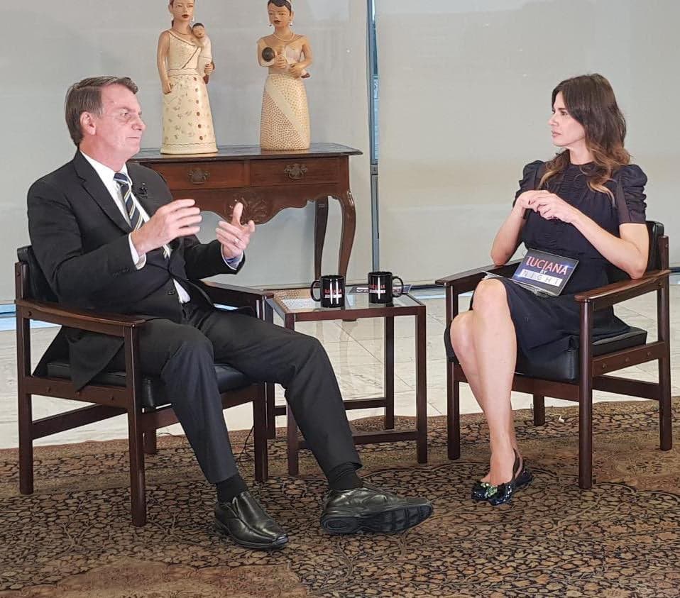 Depois de Silvio Santos, Bolsonaro grava com Luciana Gimenez em Brasília; confira quando irá ao ar