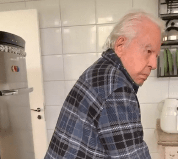 Aos 91 anos, Cid Moreira comemora pequena vitória: 'Essa é uma das maiores bênçãos'