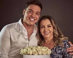 Mulher afirma ser mãe biológica de Wesley Safadão, implora por filho e cantor rebate: "ganhei outra mãe"