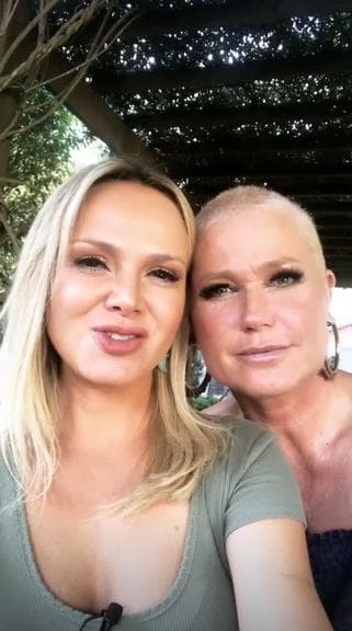 Eliana do SBT e Xuxa da Record que gravaram juntas uma entrevista (Foto: Reprodução)