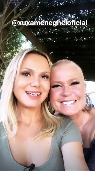 Xuxa manda recado para Eliana e público vai ao delírio: 'Rainhas'