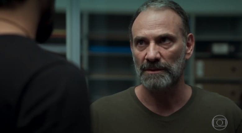 Elias (Marco Ricca) ficará enfurecido por ter sido descoberto na novela da Globo Órfãos da Terra Elias (Marco Ricca) ficará enfurecido por ter sido descoberto na novela da Globo Órfãos da Terra