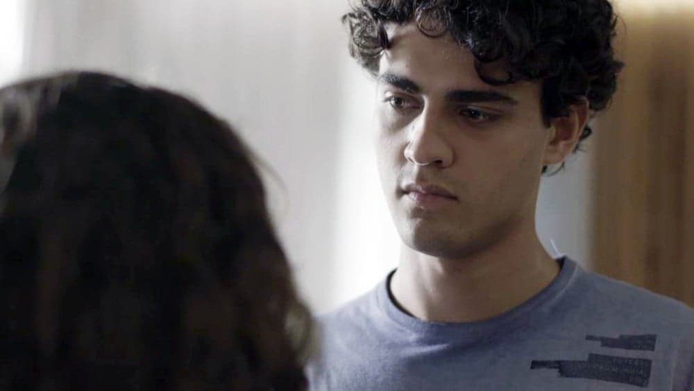Malhação: Gay, Guga será pressionado após namoro de mentira com Rita
