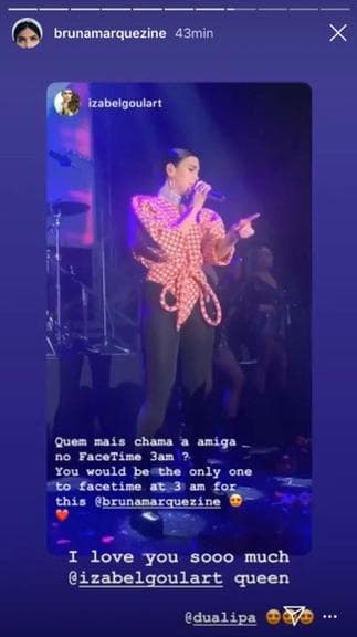 Izabel Goulart acorda Bruna Marquezine para ver Dua Lipa (Foto: Reprodução/Instagram) Izabel Goulart acorda Bruna Marquezine para ver Dua Lipa (Foto: Reprodução/Instagram)