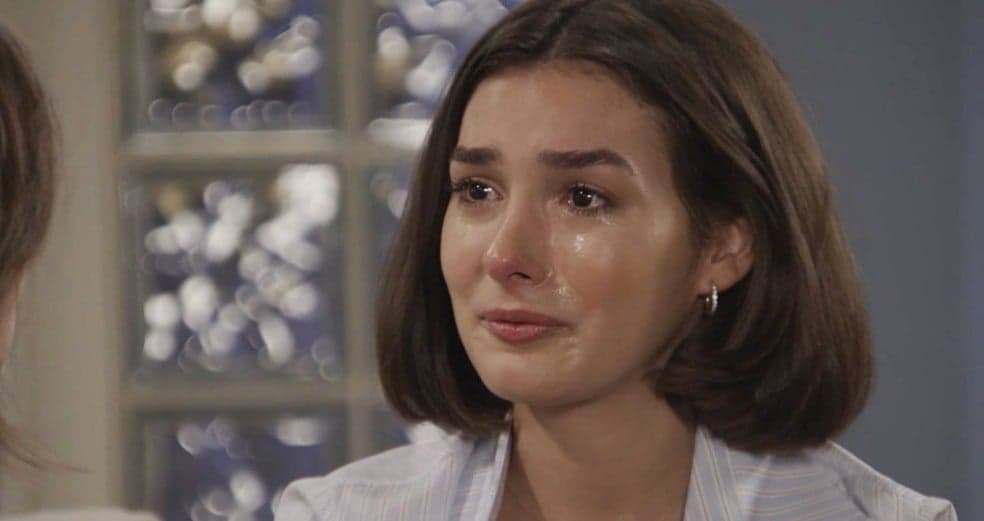 Verão 90: Após término com Diego, Larissa pensa em largar tudo e toma importante decisão