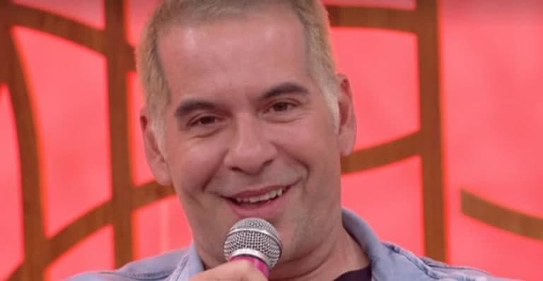 Após deixar a Globo, Leandro Hassum surge na emissora e é duramente criticado pelo público