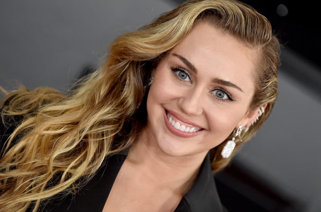 Casamento de Miley Cyrus e Liam Hemsworth pode estar em crise e cantora toma atitude drástica