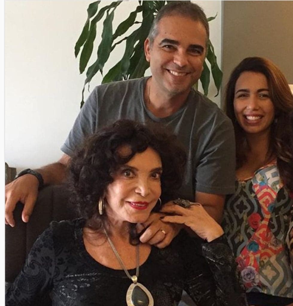 Lady Francisco: filho da atriz se desmancha e lamenta a morte da mãe em depoimento emocionante