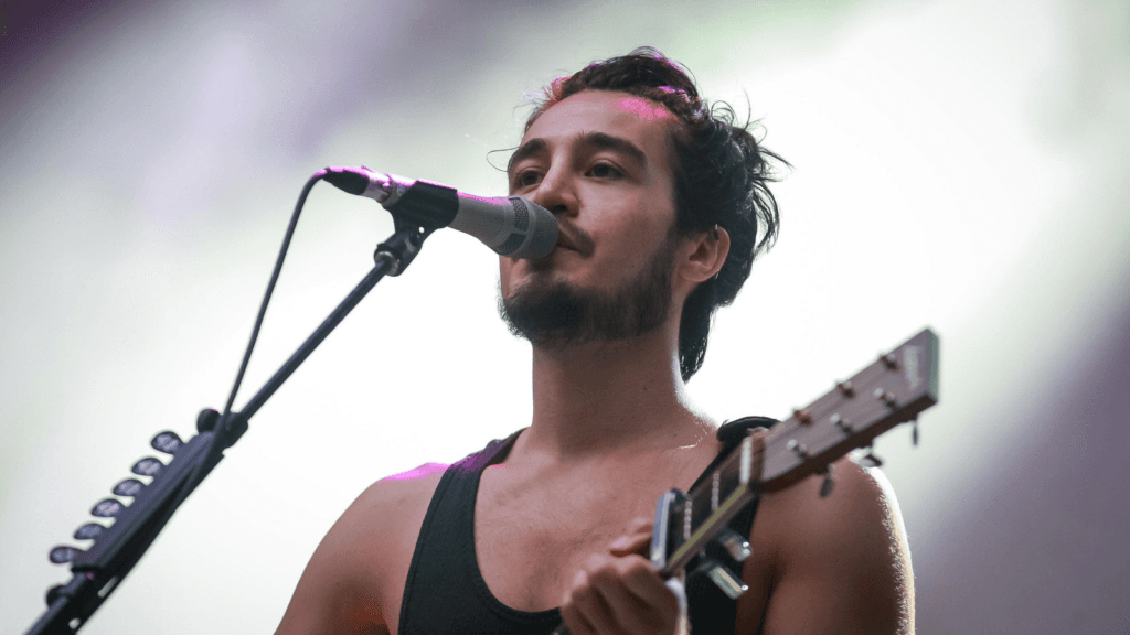 Tiago Iorc reaparece em show surpresa no MTV MIAW e deixa todos espantados com atitude