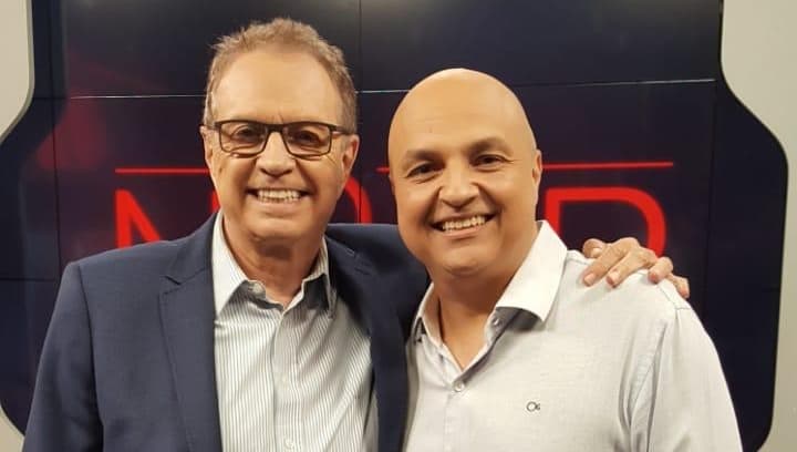 Narrador André Henning é entrevistado de surpresa pelo pai, Hermano, na TV: "Que maluquice!"