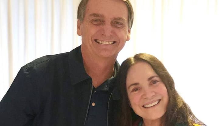 Diretor diz que famosa personagem de Regina Duarte "não votaria em Bolsonaro" e questiona apoio da atriz ao presidente