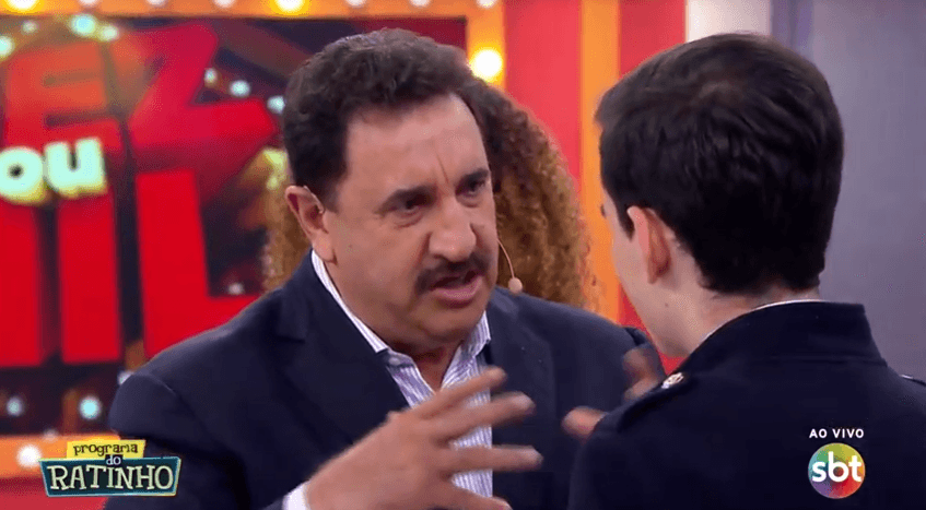 Ratinho fica cara a cara com Dudu Camargo no SBT e fala tudo o que pensa dele ao vivo