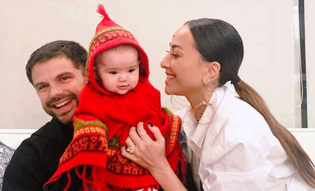 Sabrina Sato faz primeira viagem internacional com a filha e Zoe rouba a cena com look cheio de estilo