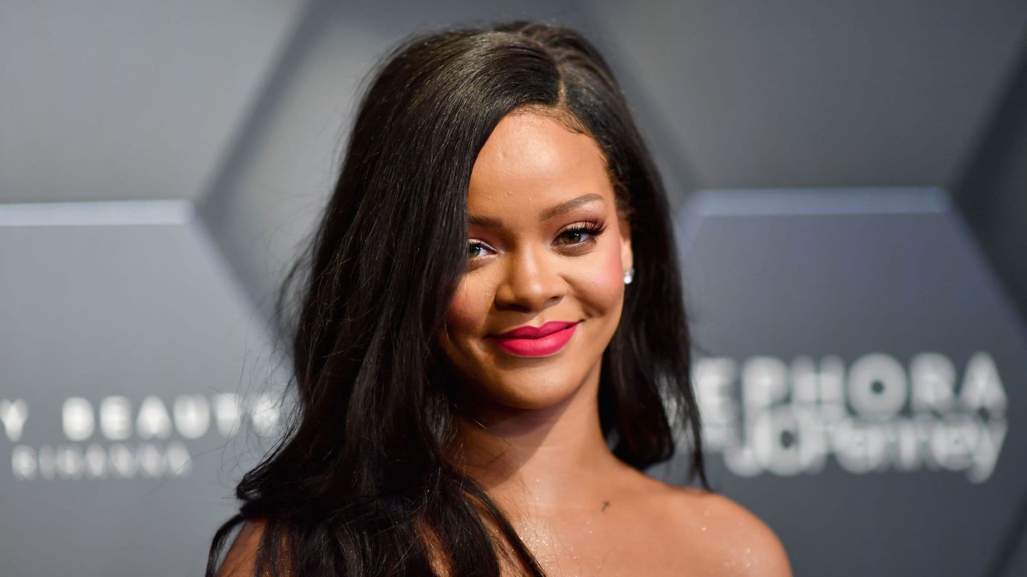 Rihanna (Foto: Reprodução) Rihanna (Foto: Reprodução)