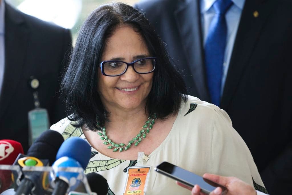 A ministra Damares Alves voltou a causar polêmica com o público gay (Foto: Divulgação) A ministra Damares Alves voltou a causar polêmica com o público gay (Foto: Divulgação)