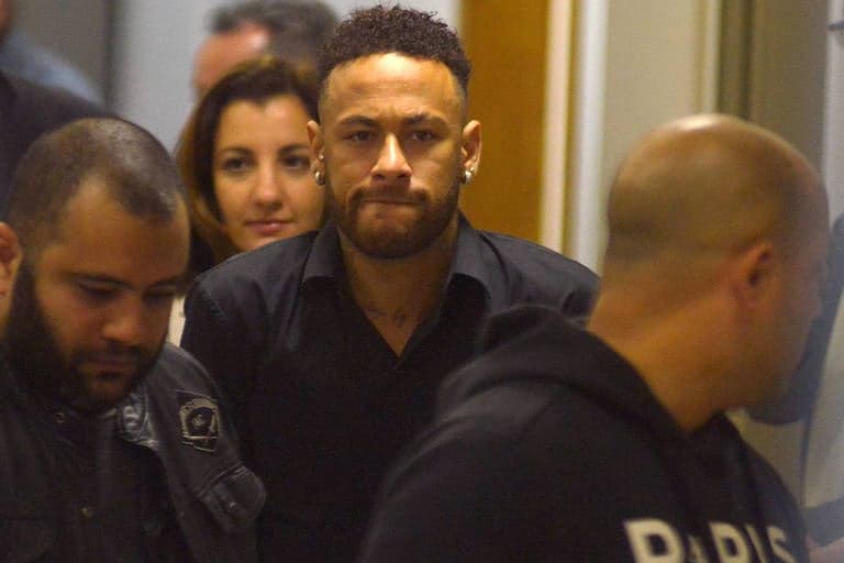 Neymar, cortado da seleção, leva a vida de uma maneira inacreditável após polêmica de estupro; veja