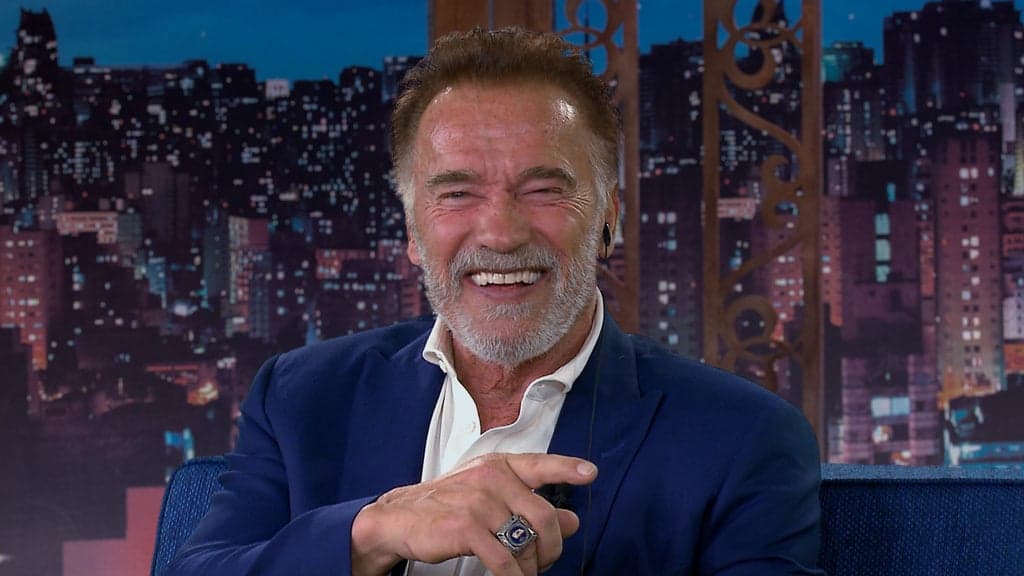 Arnold Schwarzenegger é o entrevistado de Danilo Gentili no SBT e revela dificuldade no início da carreira
