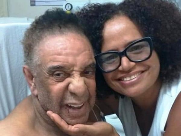Após anúncio de melhora, saúde de Agnaldo Timóteo tem reviravolta e fãs se desesperam: "perto da morte"