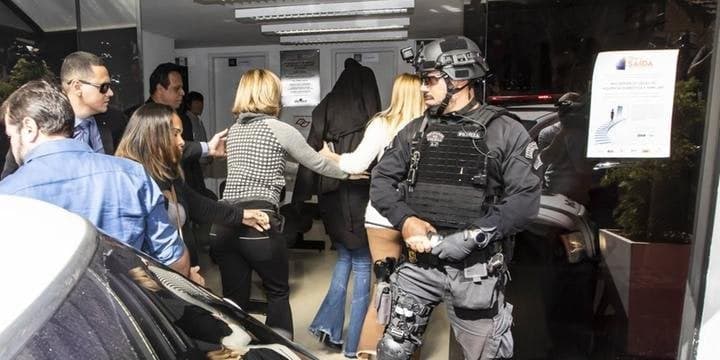Urgente: Najila, mulher que acusa Neymar de estupro, é roubada e perde principal prova contra o jogador