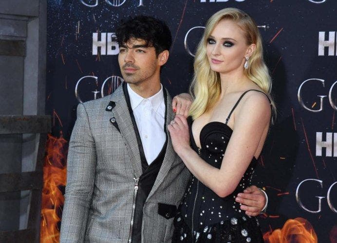O cantor Joe Jonas e sua esposa Sophie Turner se casaram novamente em Paris (Foto: Reprodução) O cantor Joe Jonas e sua esposa Sophie Turner se casaram novamente em Paris (Foto: Reprodução)