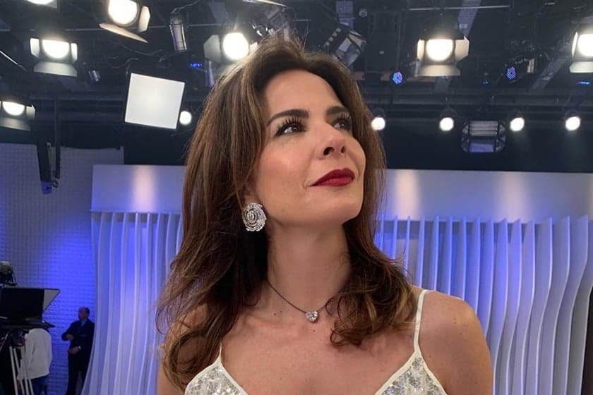 Luciana Gimenez, de férias no exterior, tem novo encontro com o ex e avisa: "muito feliz"