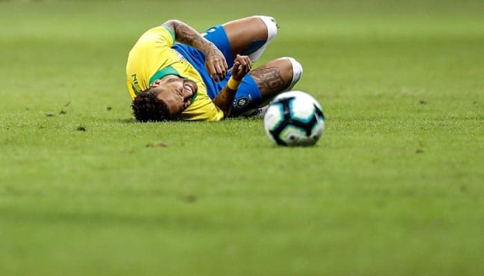 Neymar se machucou em campo durante amistoso entre Brasil x Catar (Foto: Antonio Lacerda/EFE) Neymar se machucou em campo durante amistoso entre Brasil x Catar (Foto: Antonio Lacerda/EFE)