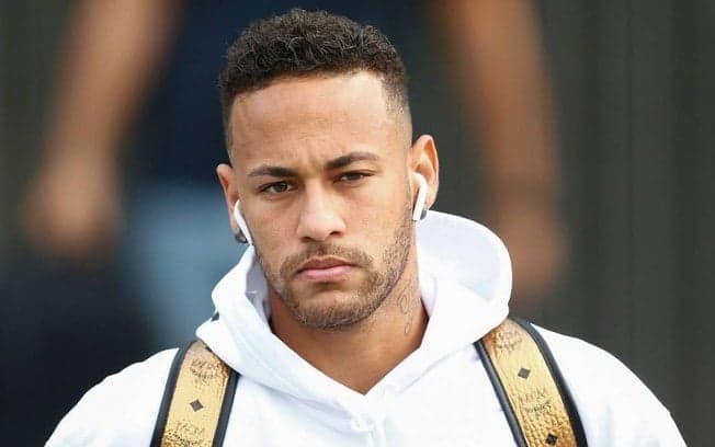 Neymar surpreende, volta com 'ex' e oficializa união de forma discreta