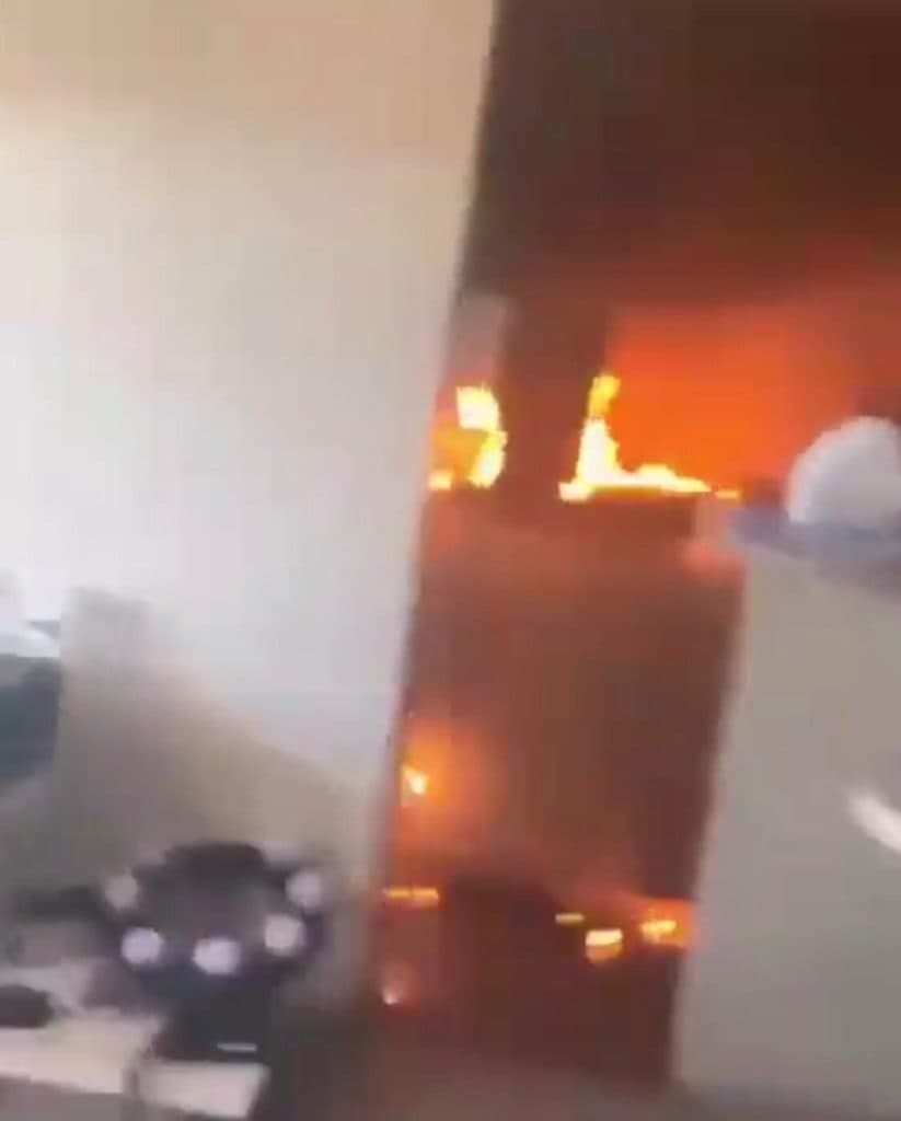 Famosa cantora passa por grande susto, é surpreendida e casa fica em chamas: "tá pegando fogo"