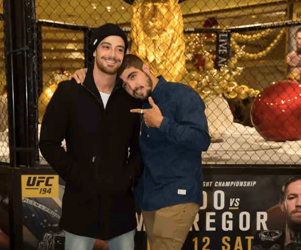 Felipe Titto passa noite com Caio Castro e acorda fazendo declaração de amor no Dia Dos Namorados