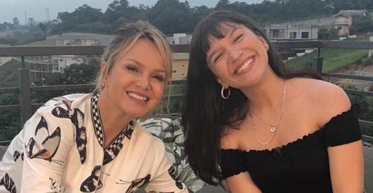 Priscilla Alcântara causa surpresa ao exibir mansão luxuosa no programa Eliana