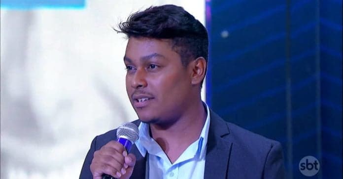 Cantor gospel Elias dos Santos revelou lutar contra a própria homossexualidade (Reprodução: SBT) Cantor gospel Elias dos Santos revelou lutar contra a própria homossexualidade (Reprodução: SBT)