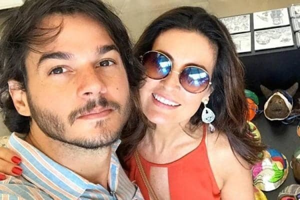 Com trajes caipira, Fátima Bernardes curte São João no Nordeste ao lado do namorado