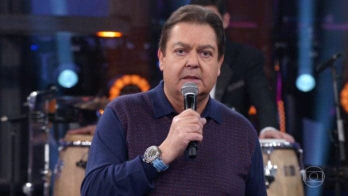 Mulher de Faustão abandona o apresentador da Globo e é flagrada na balada na companhia do filho