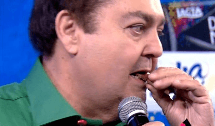 Faustão tem reação inesperada ao descobrir que pode ter comido "merda"