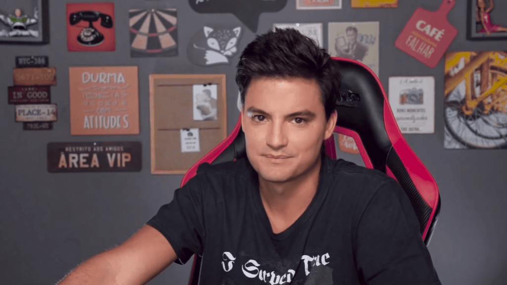 Felipe Neto afronta prefeito de Rio de Janeiro e distribui mais de 14 mil livros LGBT's de graça para adolescentes