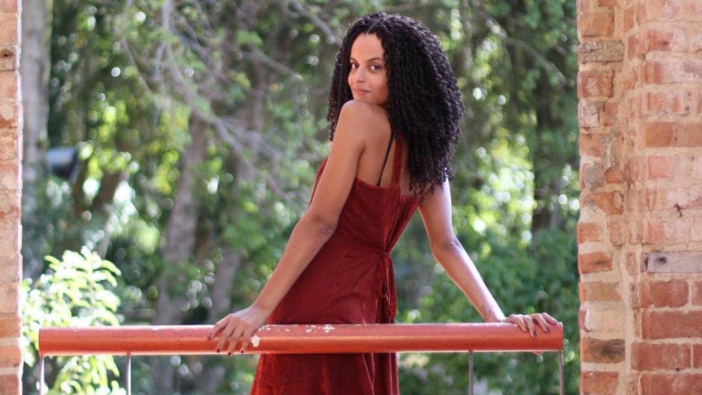Atriz transexual de Malhação assume romance no Dia dos Namorados e faz profunda lamentação: "Muitos preconceitos"