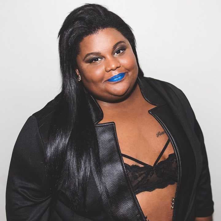 MC Carol perde amigo de apenas 18 anos após operação da PM e vai aos prantos