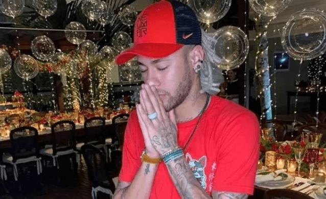 Neymar, Silvio Santos e Fernanda Montenegro são flagrados praticando rituais bizarros para se protegerem
