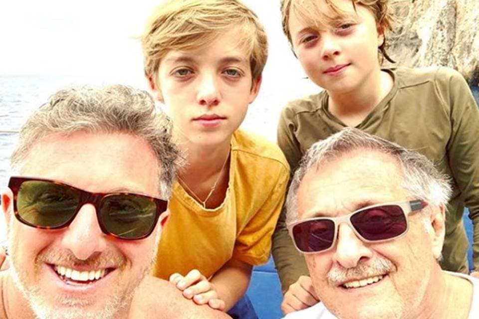 Luciano Huck é auxiliado pela Marinha no socorro do filho e causa aterrorizante do acidente é revelada