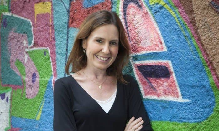 "É duro, eu estava no auge da juventude, perdi totalmente os cabelos durante o tratamento do câncer", contou a repórter Susana Naspolini (Foto: Reprodução/ Globo) "É duro, eu estava no auge da juventude, perdi totalmente os cabelos durante o tratamento do câncer", contou a repórter Susana Naspolini (Foto: Reprodução/ Globo)