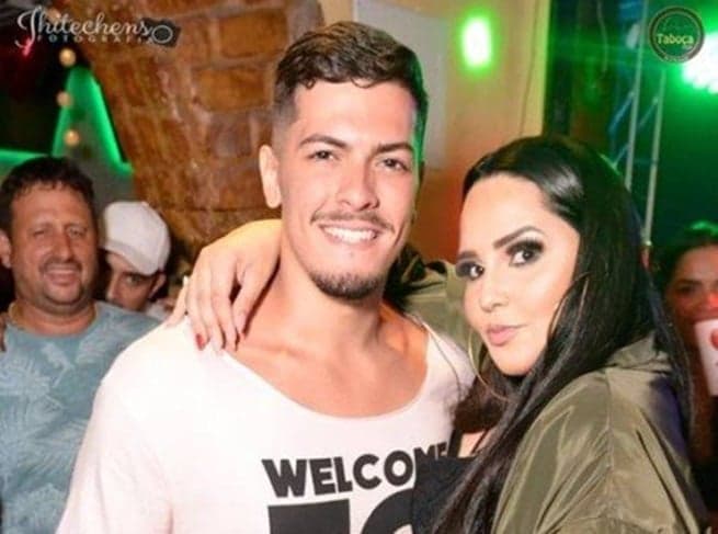 Perlla termina com pastor, se envolve com músico, leva pé na bunda, se arrepende e corre atrás do ex