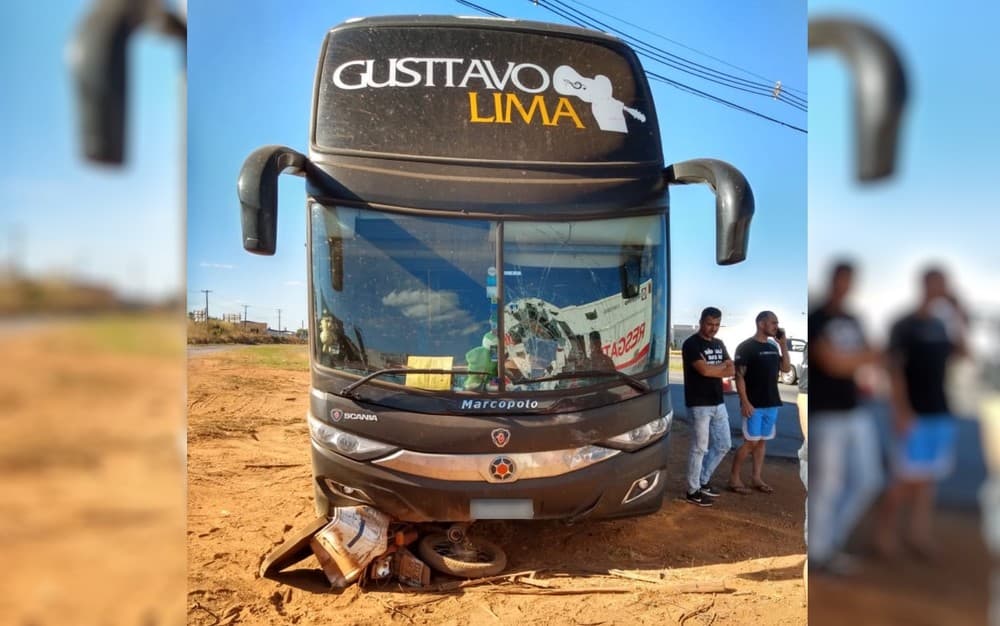Ônibus com equipe do cantor Gusttavo Lima se envolve em acidente na BR-060, em Anápolis, Goiás — (Foto: Arquivo pessoal) Ônibus com equipe do cantor Gusttavo Lima se envolve em acidente na BR-060, em Anápolis, Goiás — (Foto: Arquivo pessoal)