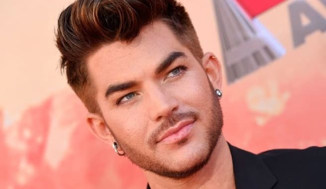 Adam Lambert, gay assumido, fala sobre preconceito e faz revelações bombásticas