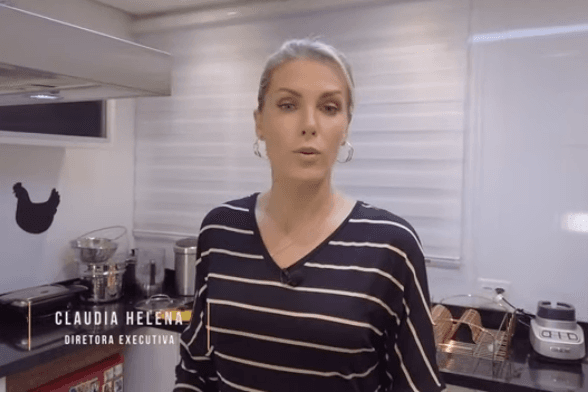 Ana Hickmann em seu apartamento (Foto: Reprodução/ Youtube) Ana Hickmann em seu apartamento (Foto: Reprodução/ Youtube)