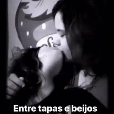 A ex-atriz da Globo, Ana Karolina Lannes ou Karol Lennes da beijaço na namorada e agita a web (Foto: Reprodução/Instagram)