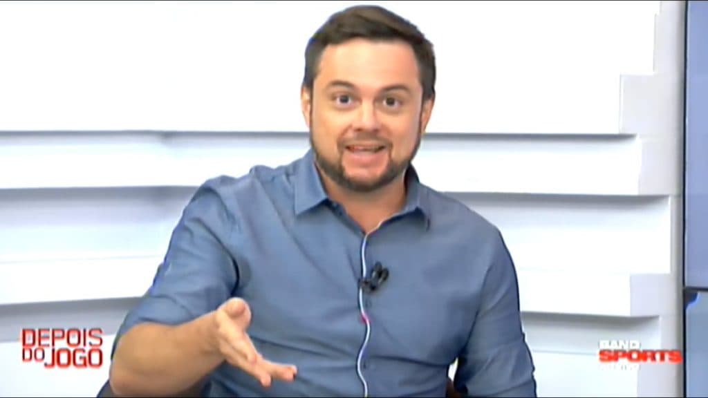 Apresentador abandona programa ao vivo e sai às pressas após receber notícia importante sobre a família