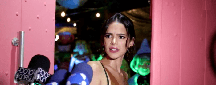 Irritada, Bruna Marquezine reclama de fotos divulgadas por seguidora sem sua autorização: "Dá próxima vez pede"