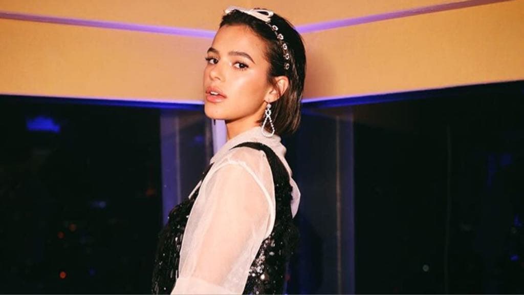 Solteira desde o término com Neymar, Bruna Marquezine aproveitou o dia dos namorados para jantar