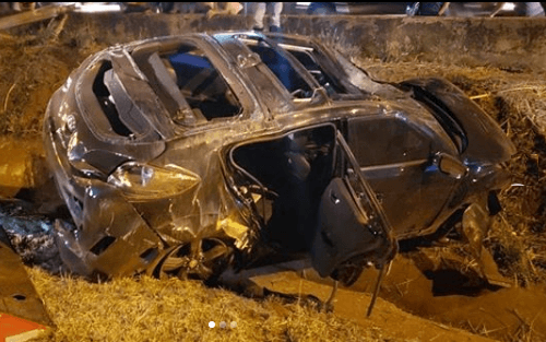 Famosa dupla sertaneja sofre grave acidente em rodovia após desviar de animal e carro fica completamente destruído