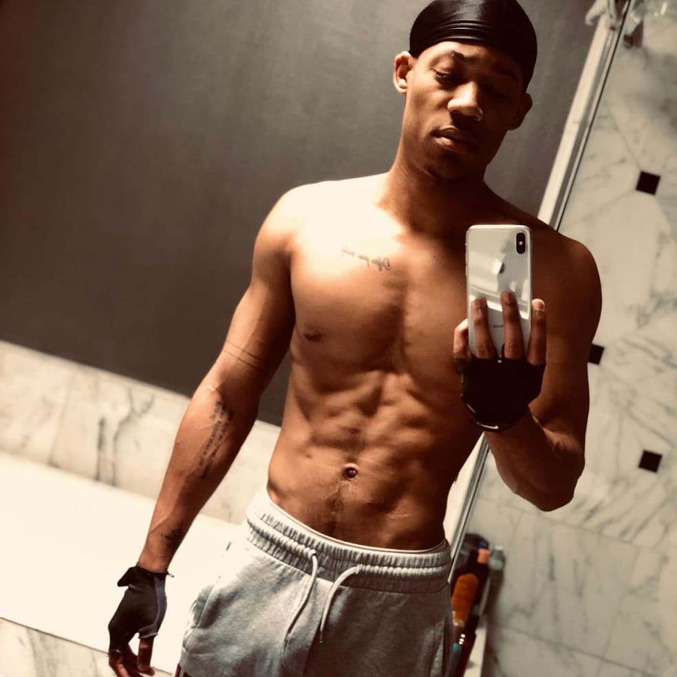 Protagonista de Todo Mundo Odeia o Chris choca os fãs ao mostrar o corpo nas redes sociais